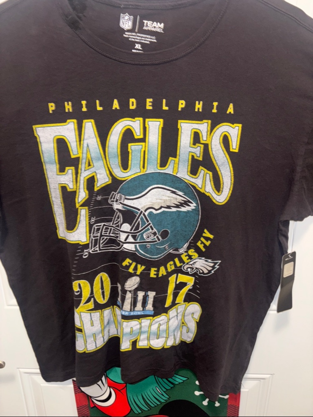 Team Apparel Black Philadelphia Eagles 2017 Champions Graphic Tee - Picture 4 of 8